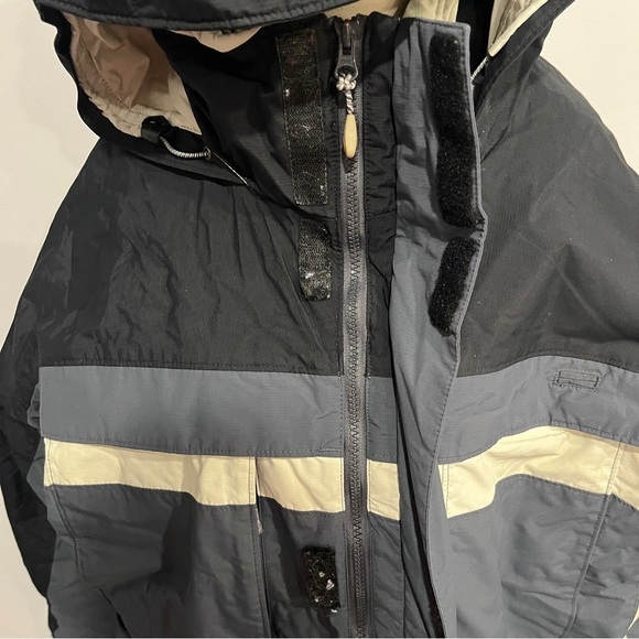 Columbia Hooded Black and Gray Ski/Snowboard Jacket with Reflective Strips - Picture 2 of 9